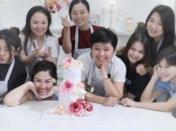 Học Làm Bánh Kem Có Khó Không? Giải Đáp Thắc Mắc Cho Người Mới Bắt Đầu
